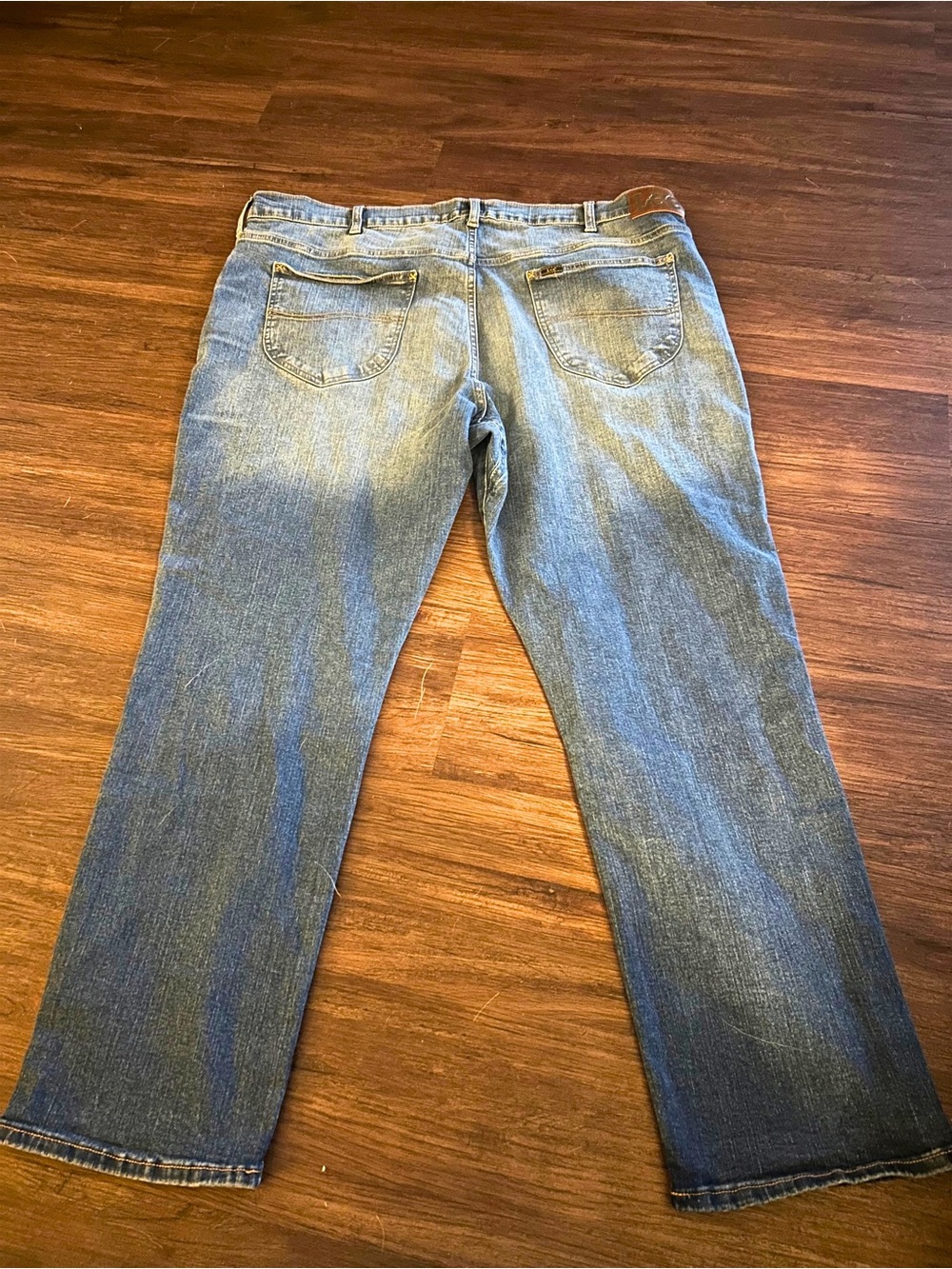 Lee Men’s Regular Fit Straight Leg Jeans 44x30 Medium Wash Stretch